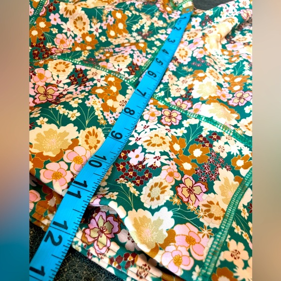 Ebb and Flow floral leggings Women’s size small - Picture 6 of 8